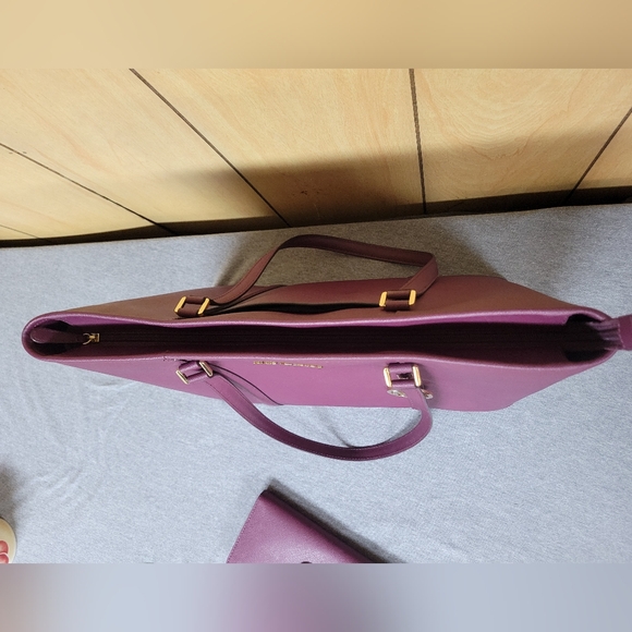 Michael Kors Large Tote and Wallet - Picture 8 of 15